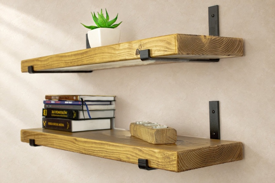 Shelf on black brackets 22 cm